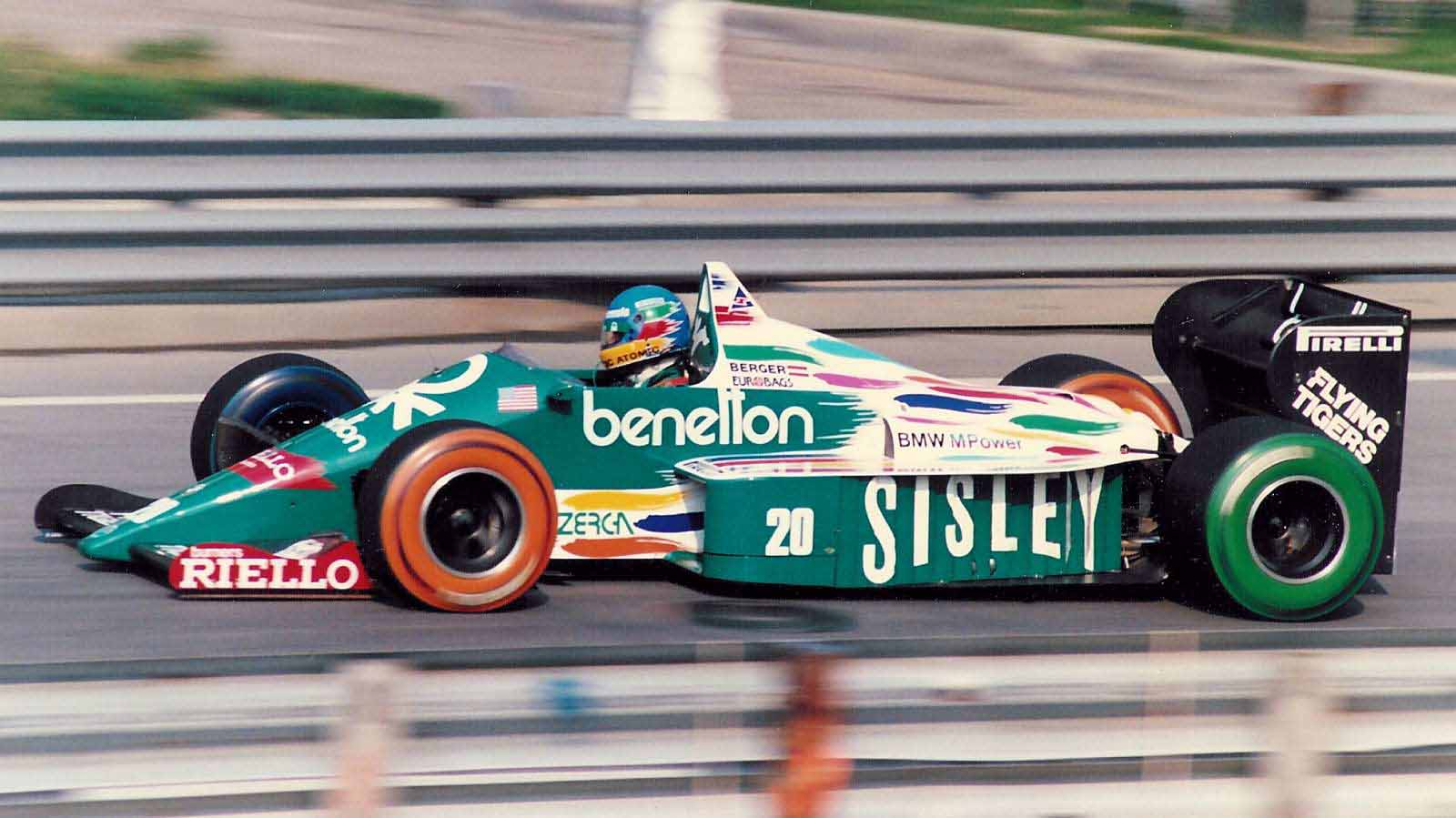 Gerhard Berger ao volante do Benetton B186 com motor BMW M12/13 no Grande Prêmio de Detroit de 1986